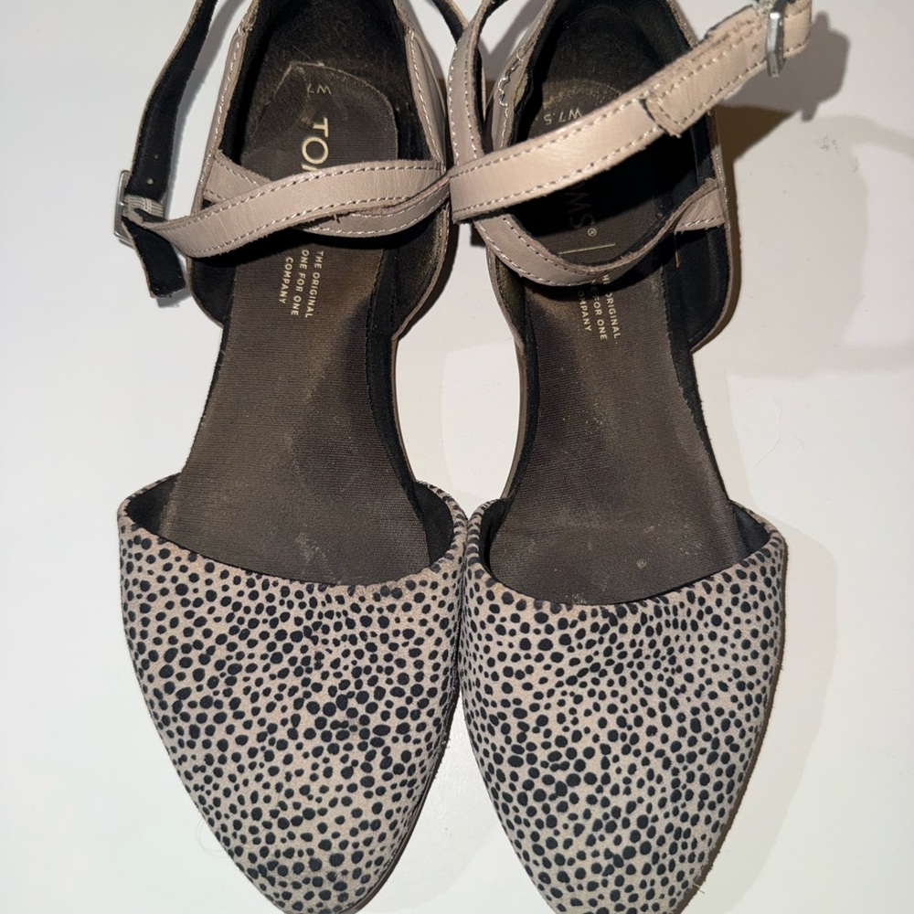 Tom’s Women's Black and Tan Shoes